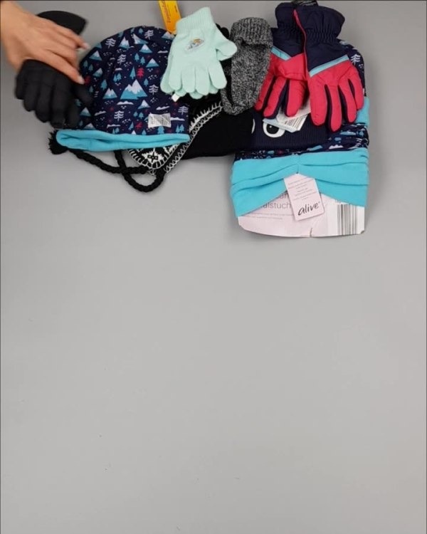 Фотография  226 - Шапки, шарфы, перчатки детские СТОК#3 кг, ЛОТ №2452 оптом в Чебоксарах и Чувашской Республике
