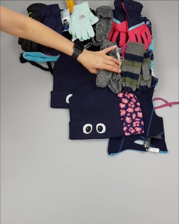 Фотография  877 - Шапки, шарфы, перчатки детские СТОК#3 кг, ЛОТ №2452 оптом в Чебоксарах и Чувашской Республике