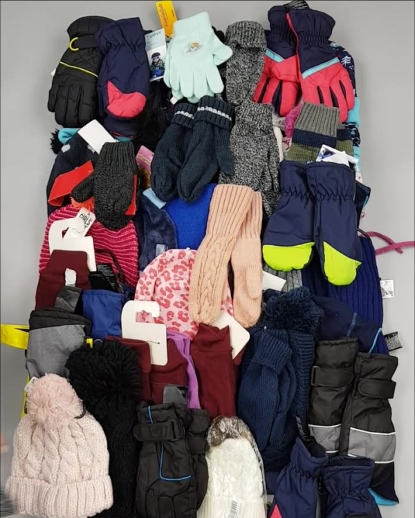 Фотография  469 - Шапки, шарфы, перчатки детские СТОК#3 кг, ЛОТ №2452 оптом в Чебоксарах и Чувашской Республике