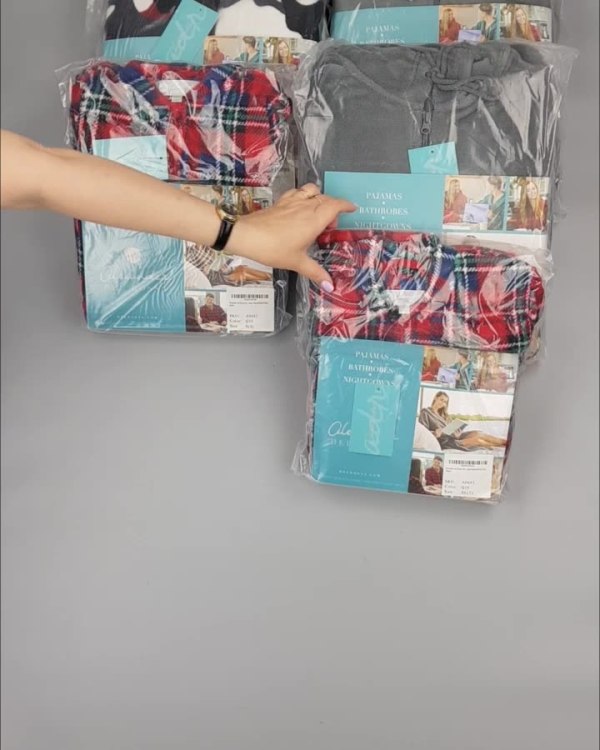 Фотография  395 - Халаты, комбинезоны (семейный) СТОК CAN#10 кг, ЛОТ №4451 оптом в Чебоксарах и Чувашской Республике