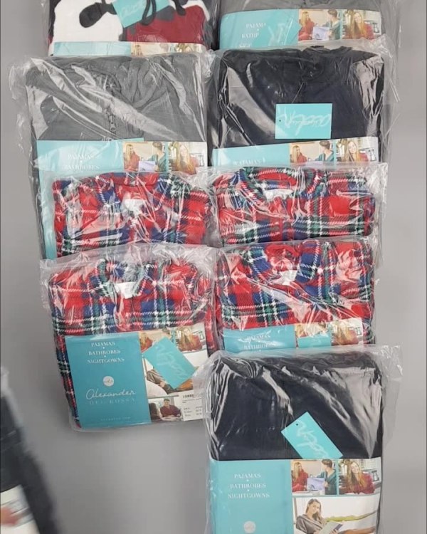 Фотография  305 - Халаты, комбинезоны (семейный) СТОК CAN#10 кг, ЛОТ №4452 оптом в Чебоксарах и Чувашской Республике