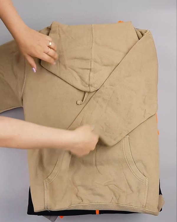 Фотография  796 - Толстовки СТОК CAN 0424#10 кг, ЛОТ №6425 оптом в Чебоксарах и Чувашской Республике