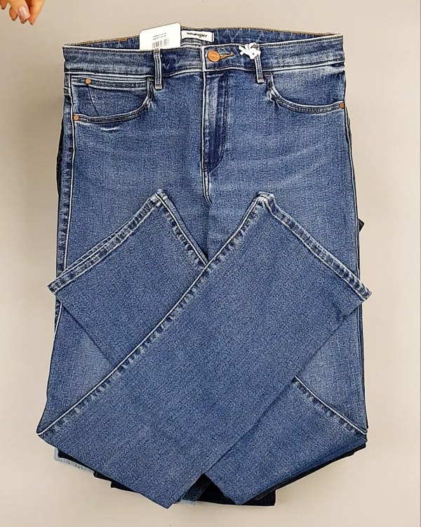 Фотография  600 - Джинсы WRANGLER м/ж#8,1 кг, ЛОТ №7011 оптом в Чебоксарах и Чувашской Республике