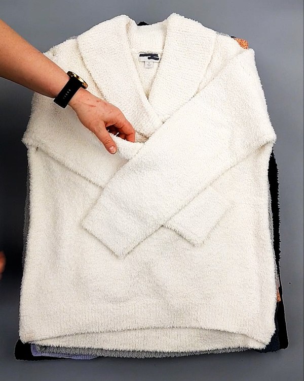 Фотография  280 - Джемпера СТОК CAN 084#7 кг, ЛОТ №7648 оптом в Чебоксарах и Чувашской Республике