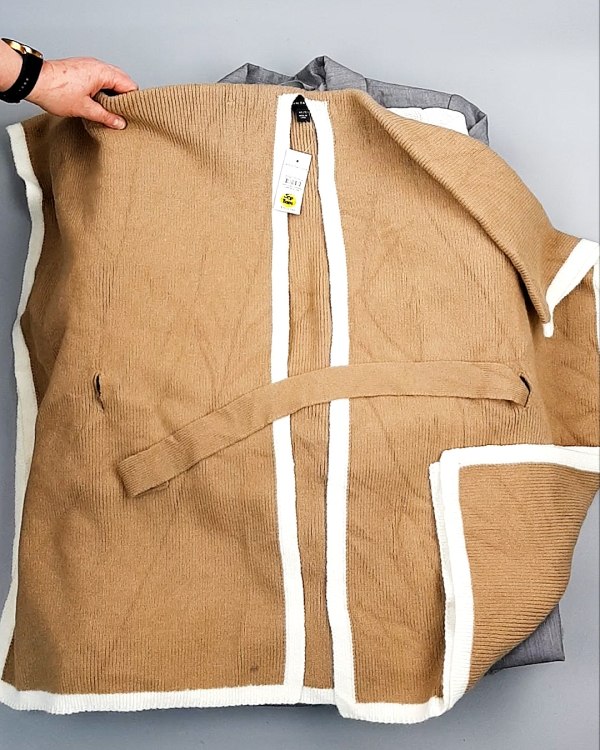 Фотография  997 - Кардиганы СТОК CAN 084#7 кг, ЛОТ №7673 оптом в Чебоксарах и Чувашской Республике