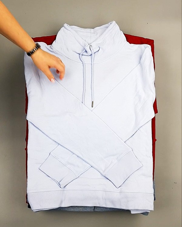 Фотография  908 - SWEATSHIRT CAN 084#10 кг, ЛОТ №7618 оптом в Чебоксарах и Чувашской Республике