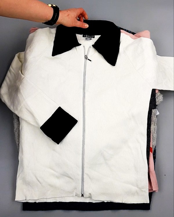 Фотография  571 - Джемпера СТОК CAN 084#7 кг, ЛОТ №7650 оптом в Чебоксарах и Чувашской Республике