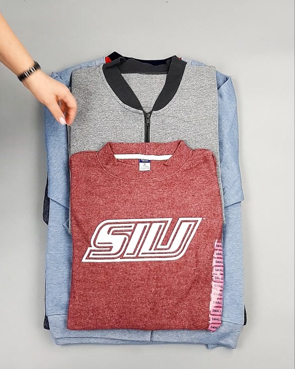 Фотография  709 - SWEATSHIRT CAN 084#10 кг, ЛОТ №7620 оптом в Чебоксарах и Чувашской Республике