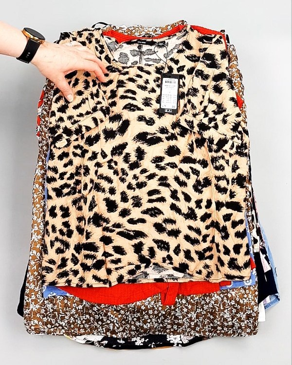 Фотография  770 - Блузки Bestseller 44#5 кг, ЛОТ №8026 оптом в Чебоксарах и Чувашской Республике