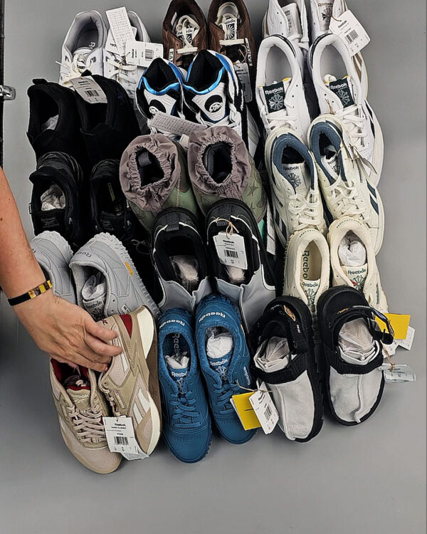 Фотография  382 - Кроссовки Reebok#23 шт, ЛОТ №8896 оптом в Чебоксарах и Чувашской Республике