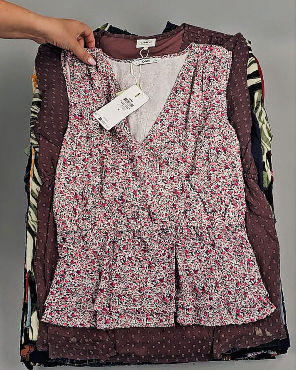 Фотография  248 - Блузки+Джемпера Bestseller Summer 045 B#8,5 кг, ЛОТ №9039 оптом в Чебоксарах и Чувашской Республике