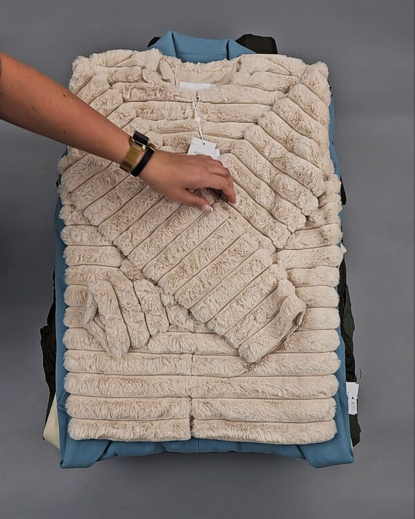 Фотография  737 - Верхняя одежда VILA 104#10 кг, ЛОТ СТ-9320 оптом в Чебоксарах и Чувашской Республике