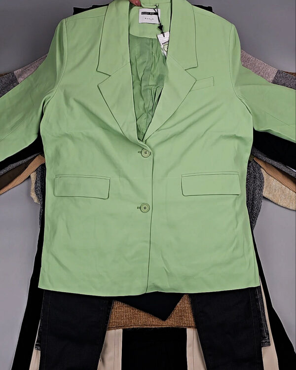 Фотография  826 - Bestseller Winter mix 104#15 кг, ЛОТ № СТ-9525 оптом в Чебоксарах и Чувашской Республике