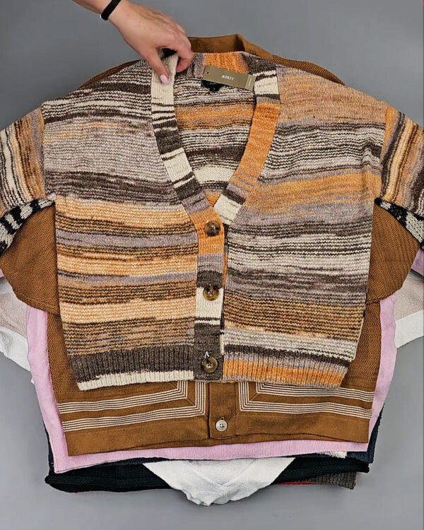 Фотография  278 - Джемпера СТОК CAN#10 кг, ЛОТ СТ-9915 оптом в Чебоксарах и Чувашской Республике